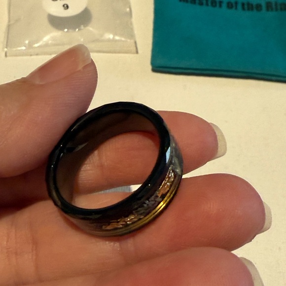 NEW Men's Black and Gold Inlay Tungsten Carbide Ring Size 9 - Picture 8 of 11